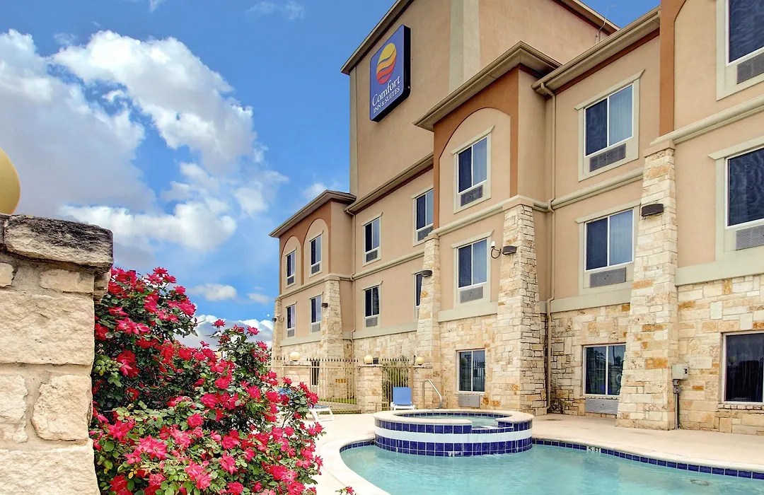 Comfort Inn & Suites Alvarado-1