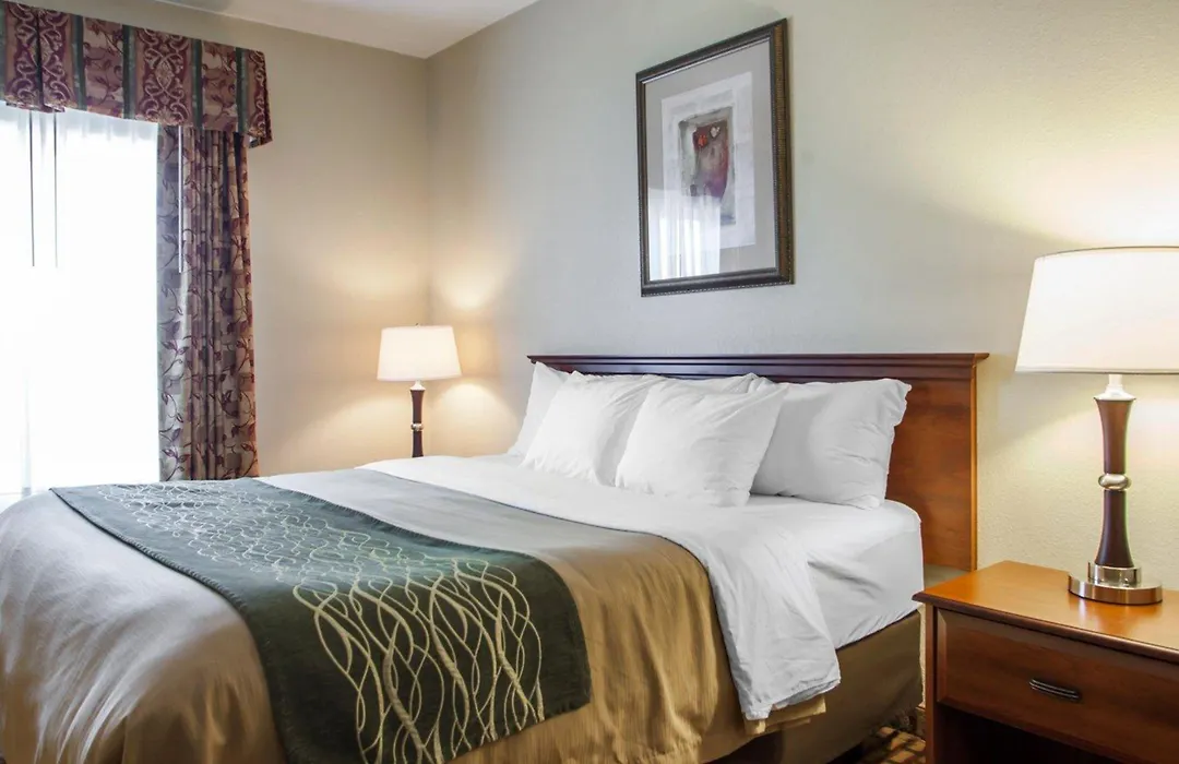 Comfort Inn & Suites Harrisonville-1