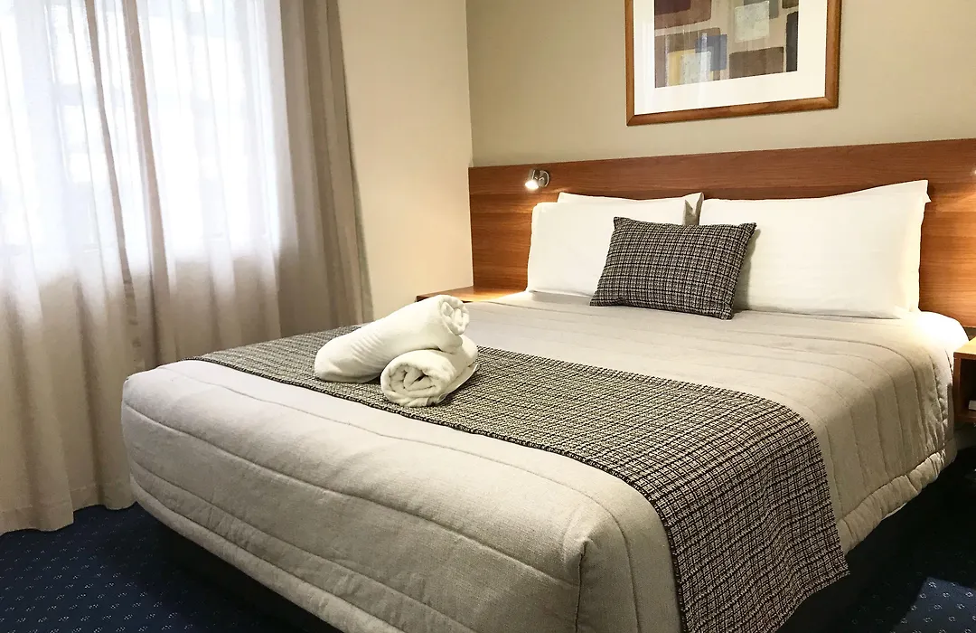 Ventura Inn & Suites Hamilton-1