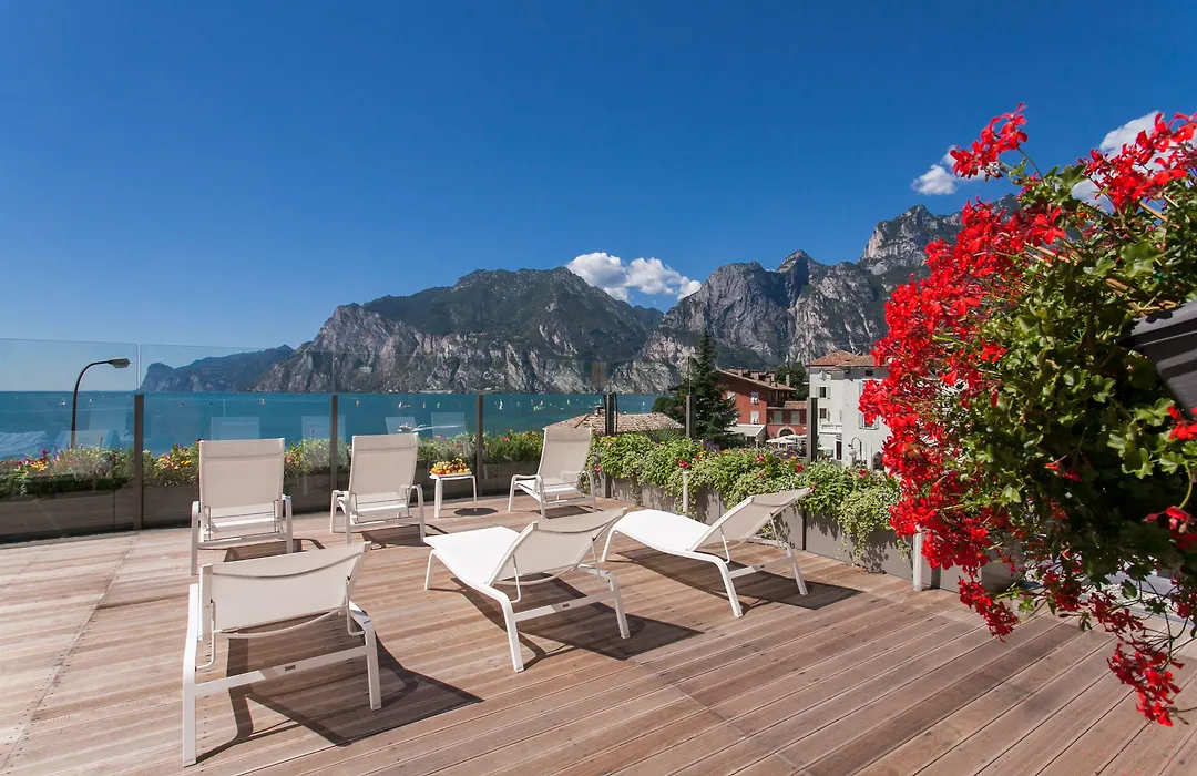 Hotel Lago Di Garda-1