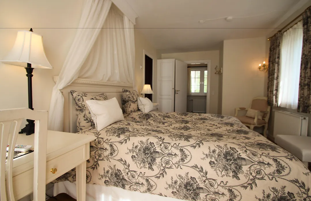 Hvedholm Slotshotel-1