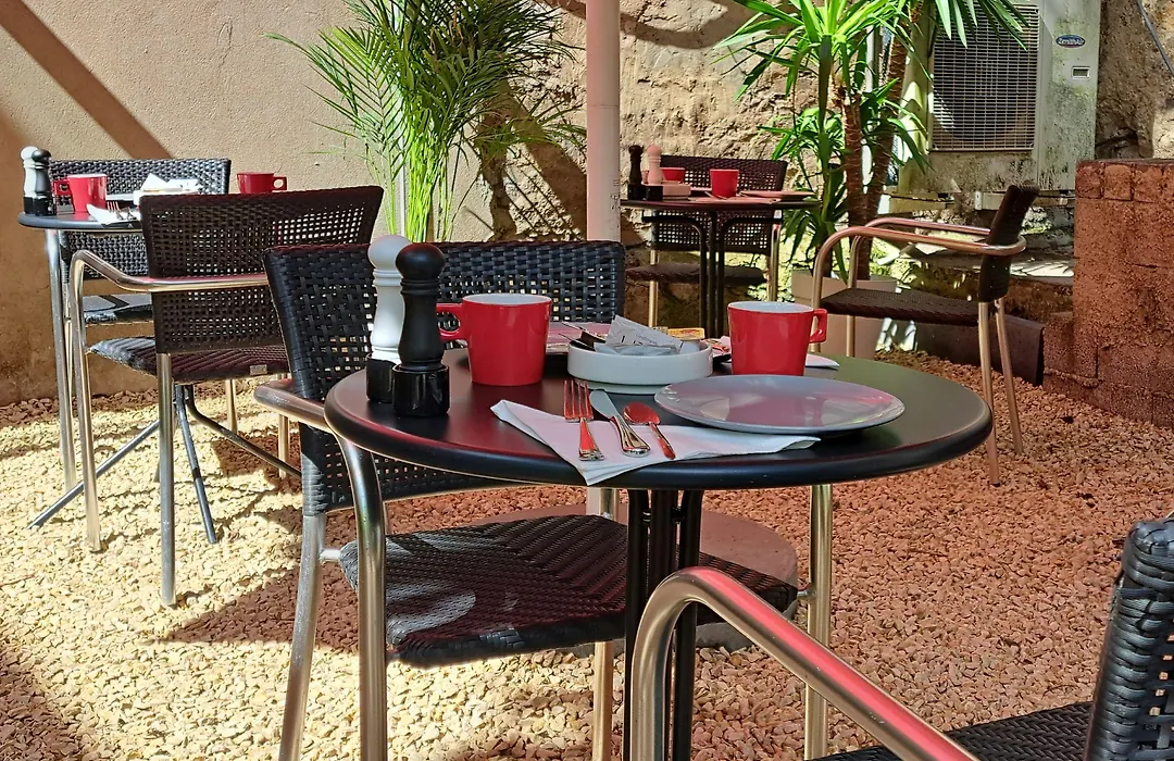 Hotel De La Poste-1