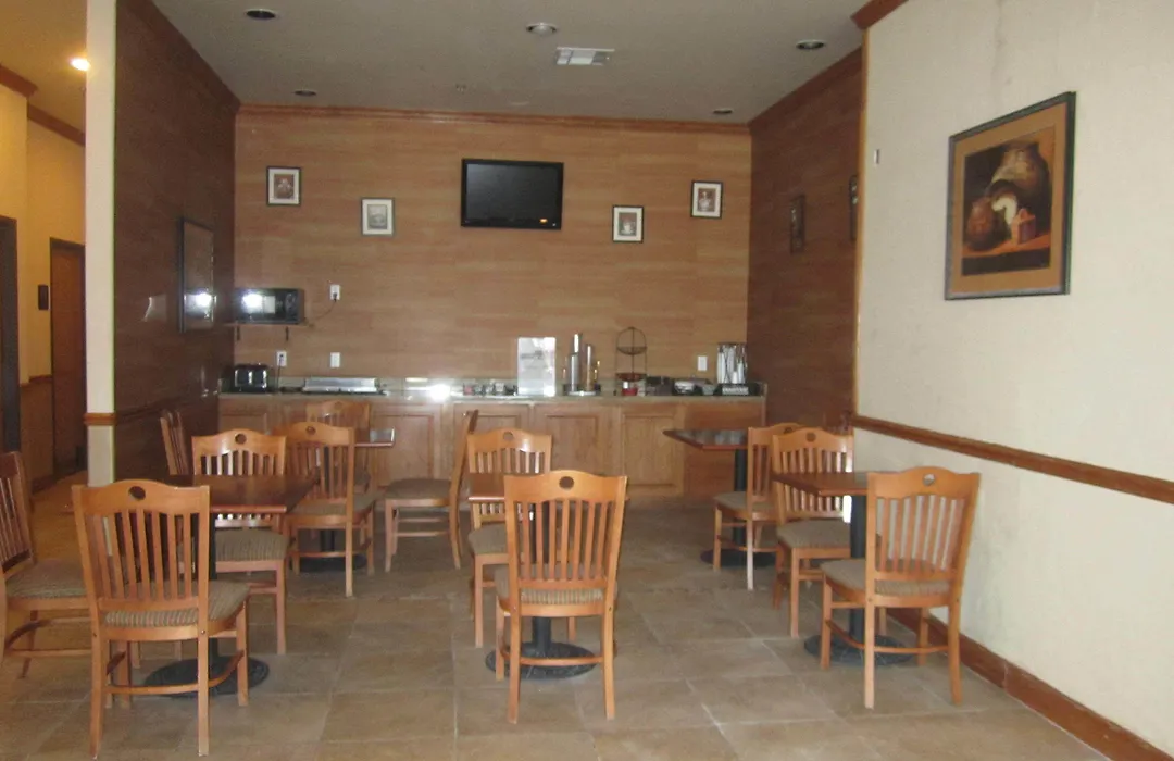 Econo Lodge Inn & Suites Bridgeport-1