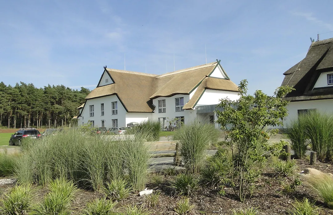 Friesenhof Hotel-Restaurant-Reitanlage-1