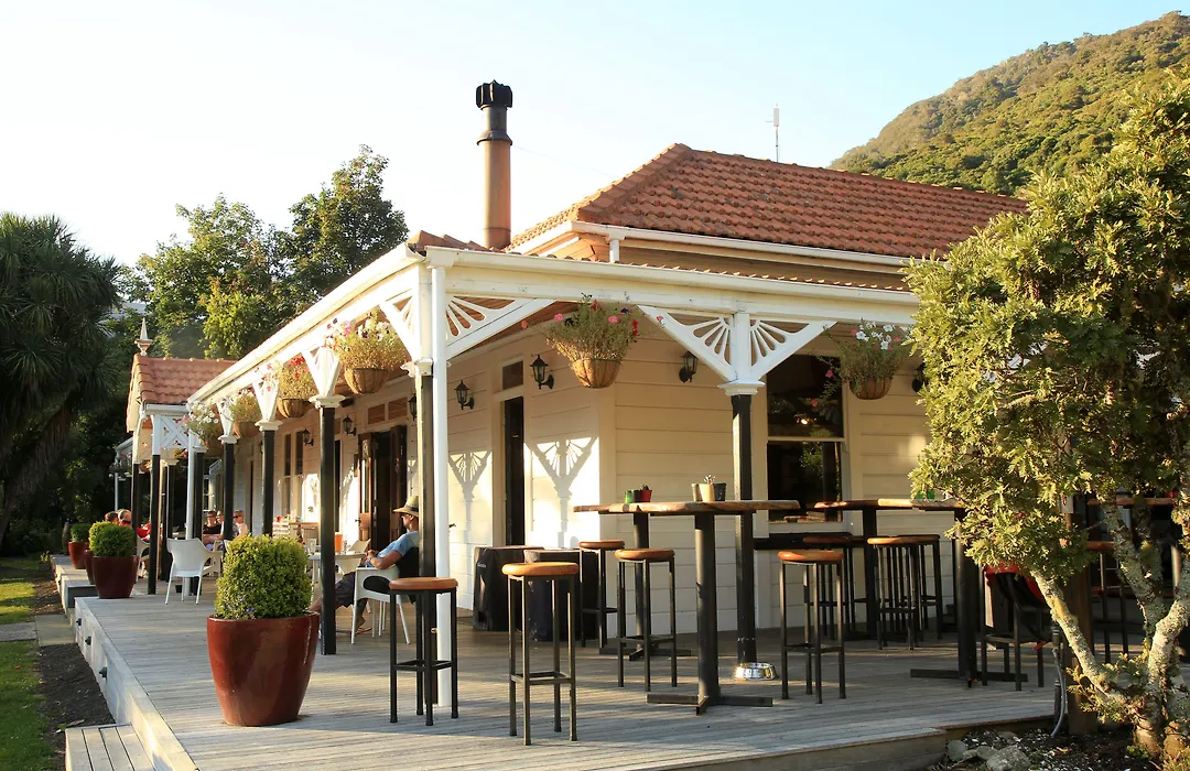 Furneaux Lodge-1