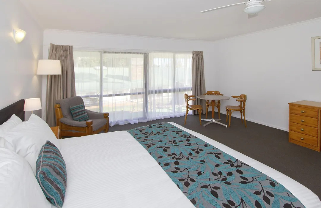 Castaway Norfolk Island-1