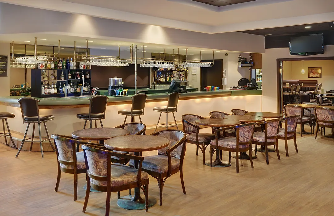 Kindersley Inn-1