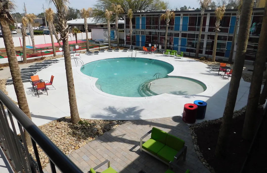 Mother Earth Motor Lodge-1