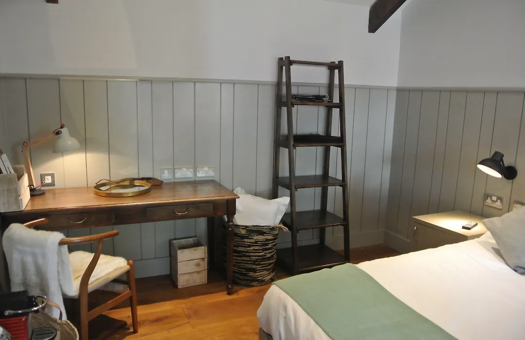 The Crown Pub, Dining & Rooms-1