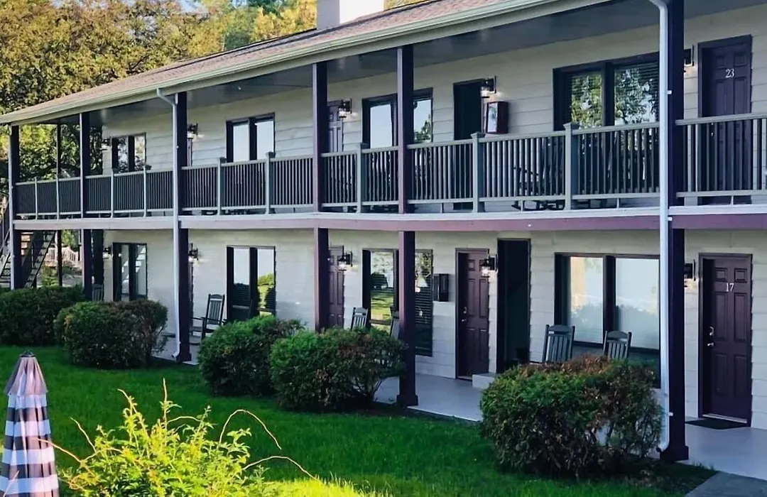 Plum Point Lodge-1