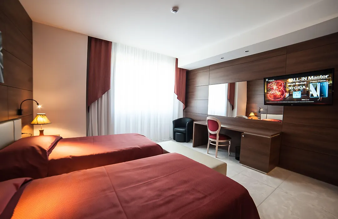 Family Center Hotel-1
