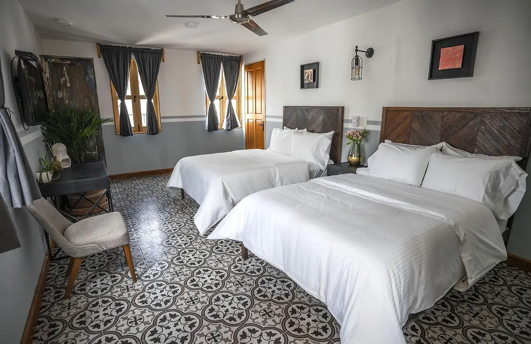 Clandestino Hotel Pila Seca-1