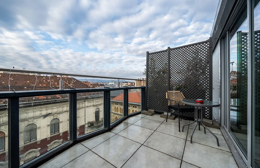 Up Hotel Budapest-1