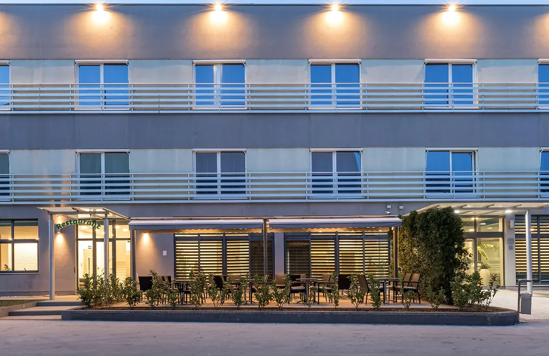 Hotel Mondo-1