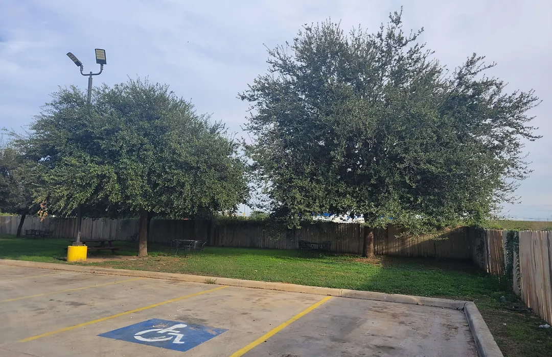 Cotulla Whitten Inn-1