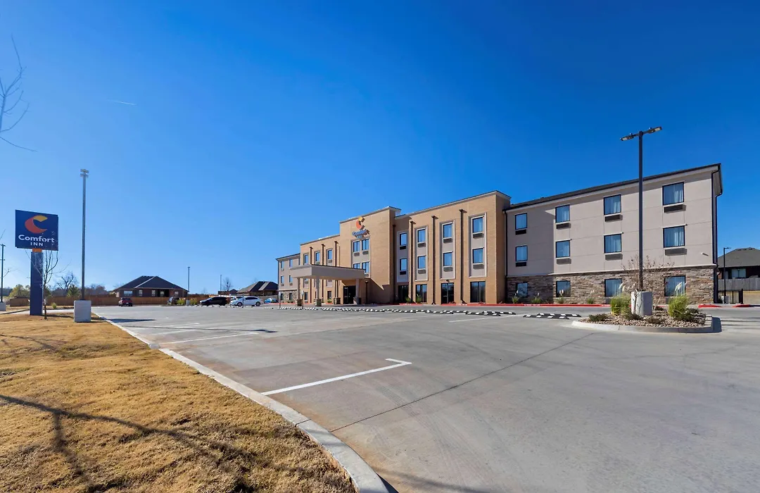 Comfort Inn & Suites Harrah-1