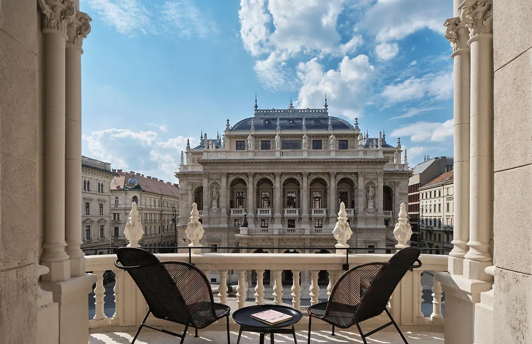 W Budapest-1