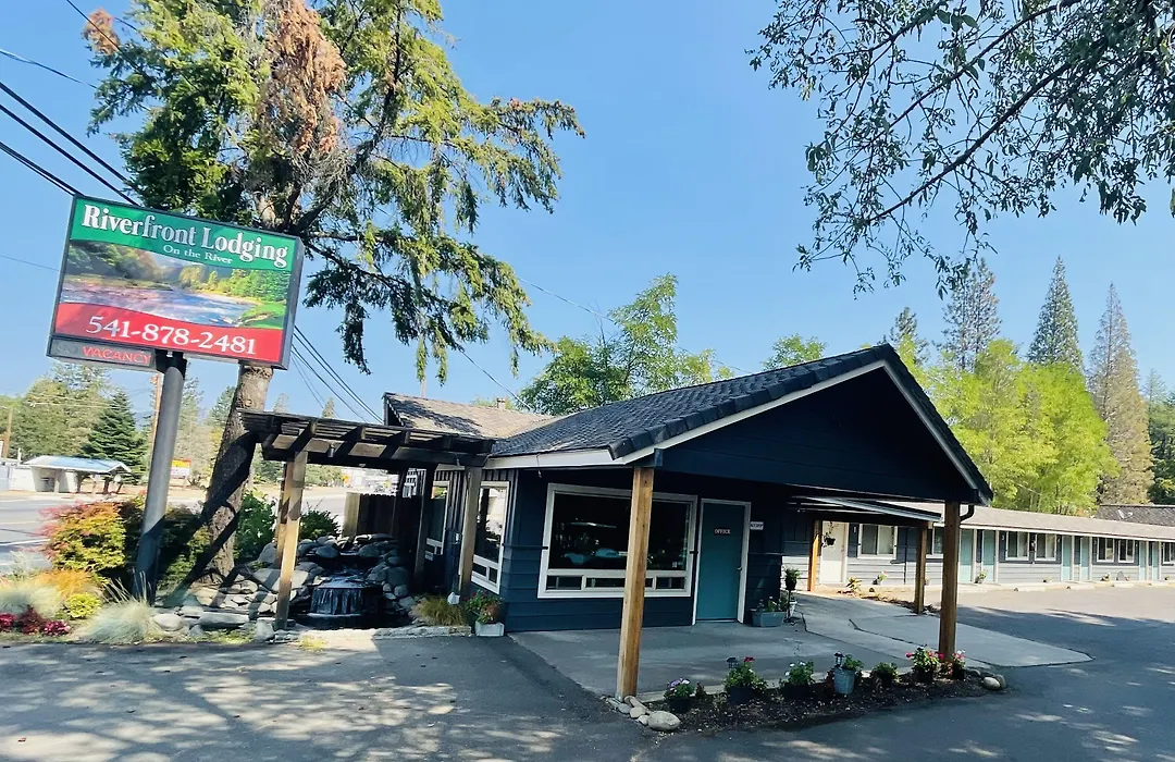 Riverfront Lodging-1