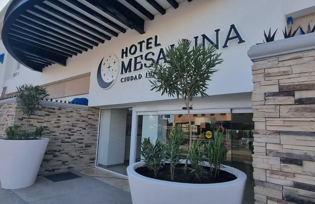 Hotel Mesaluna Short & Long Stay-1