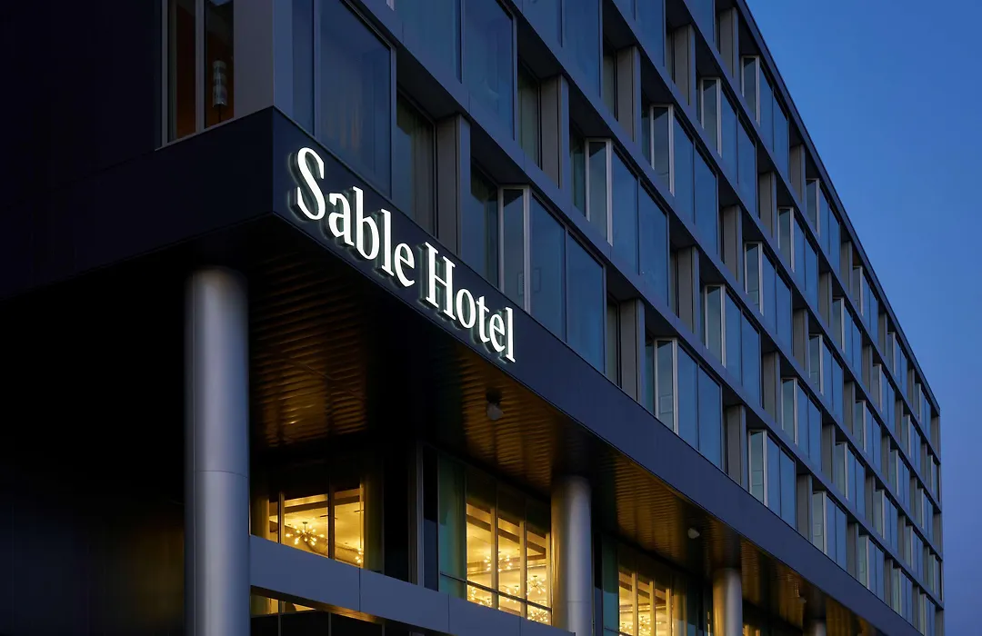 Sable At Navy Pier Chicago, Curio Collection By Hilton-1