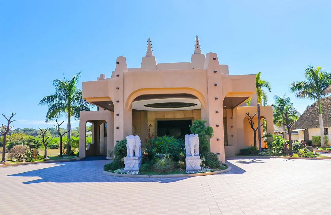 Safari Hotel And Villas Powered By Cocotel-1