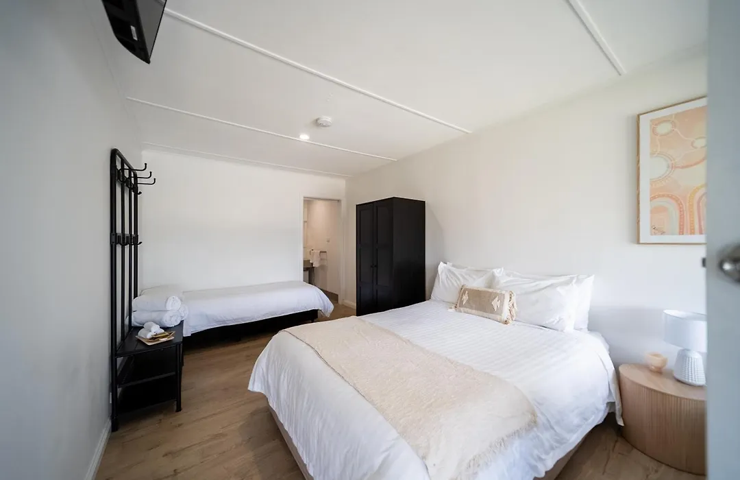 The Gatta Inn-1