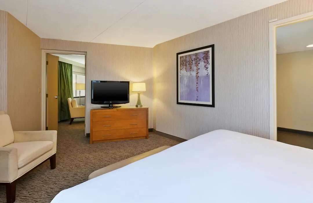 Hotel Auburn Hills-1