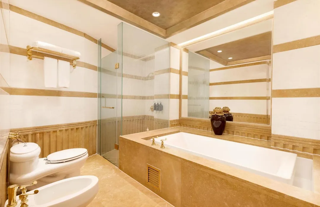 Radisson Blu Hotel Shanghai New World-1