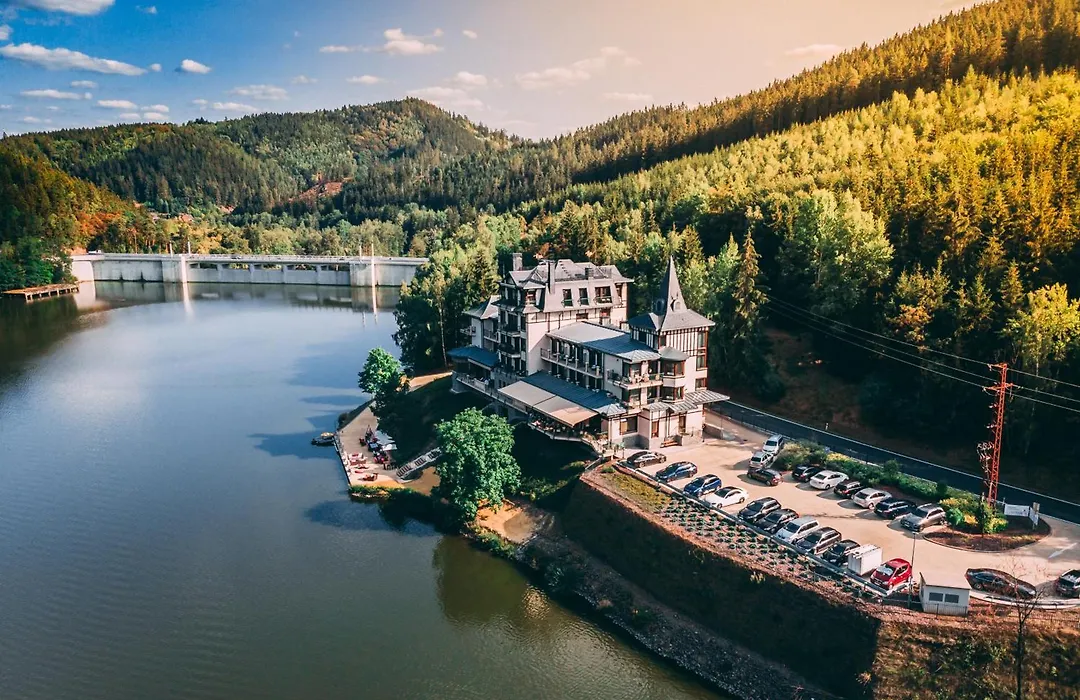 Retro Riverside Wellness Resort-1