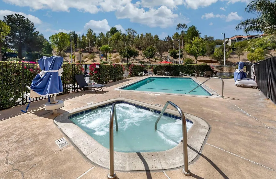 Comfort Suites Near Six Flags Magic Mountain-1