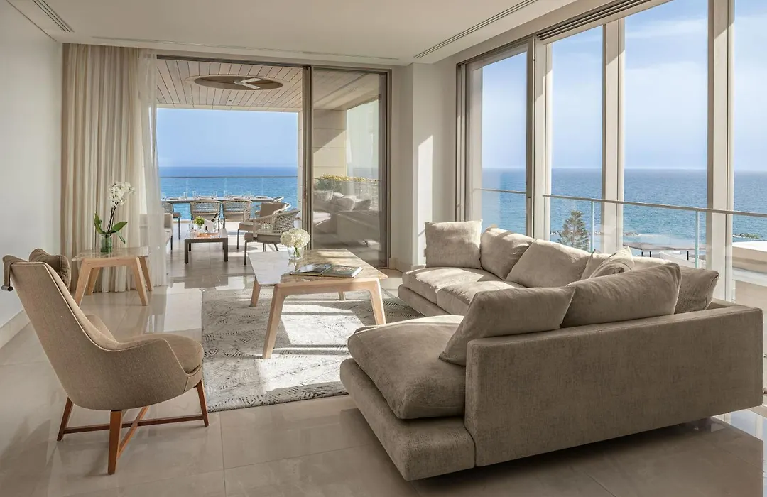 Four Seasons Hotel-1