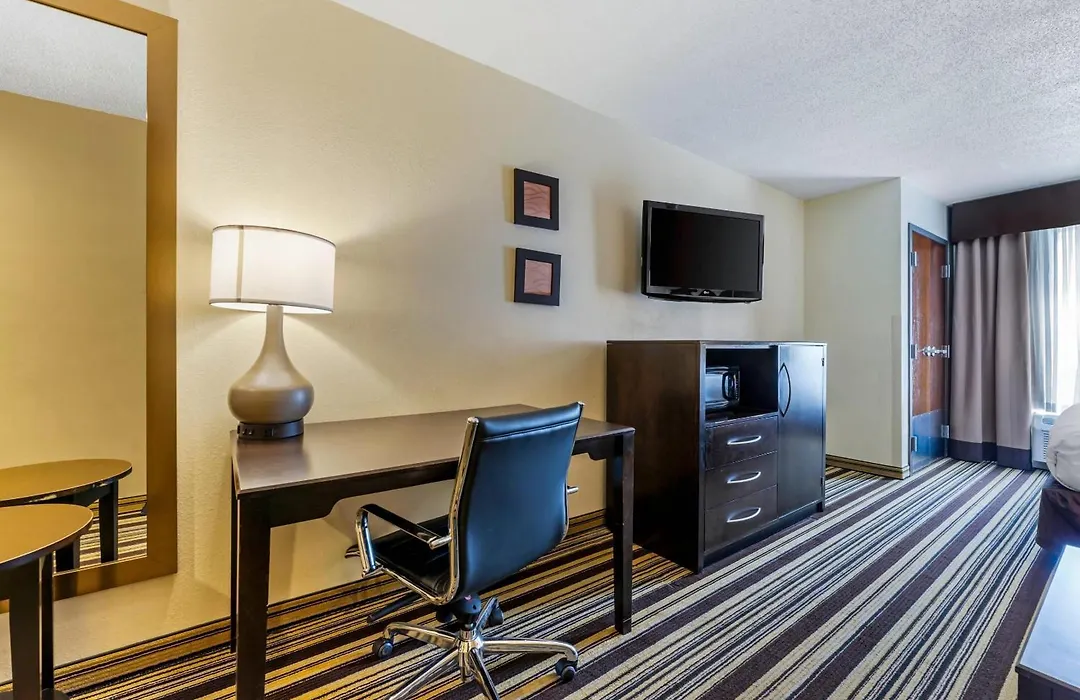 Comfort Inn & Suites Triadelphia - Wheeling-1
