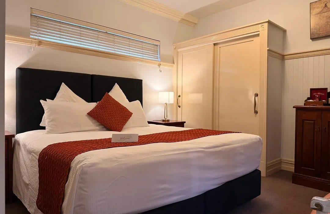 Cobb & Co Court Boutique Hotel-1