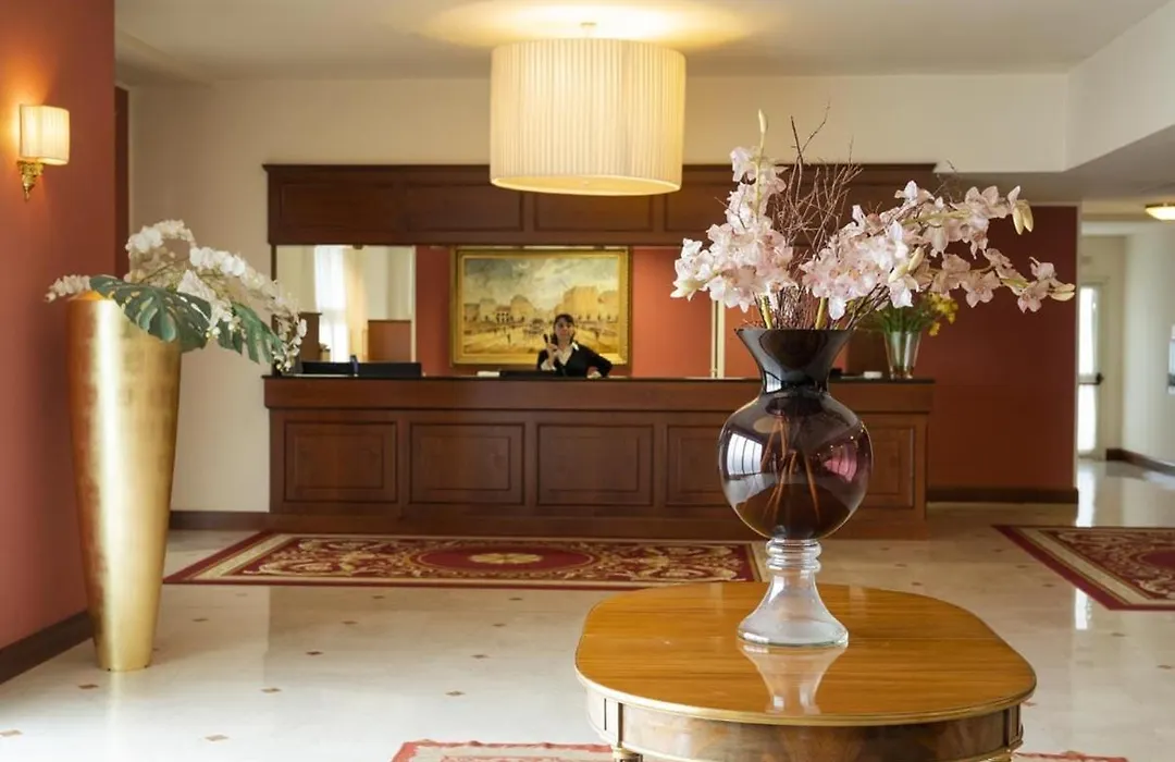 Hotel Maxim-1