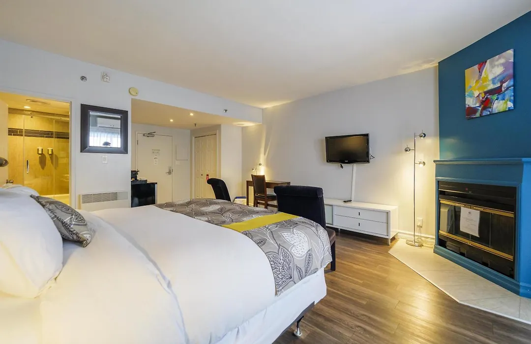 Hotel Lac Brome-1
