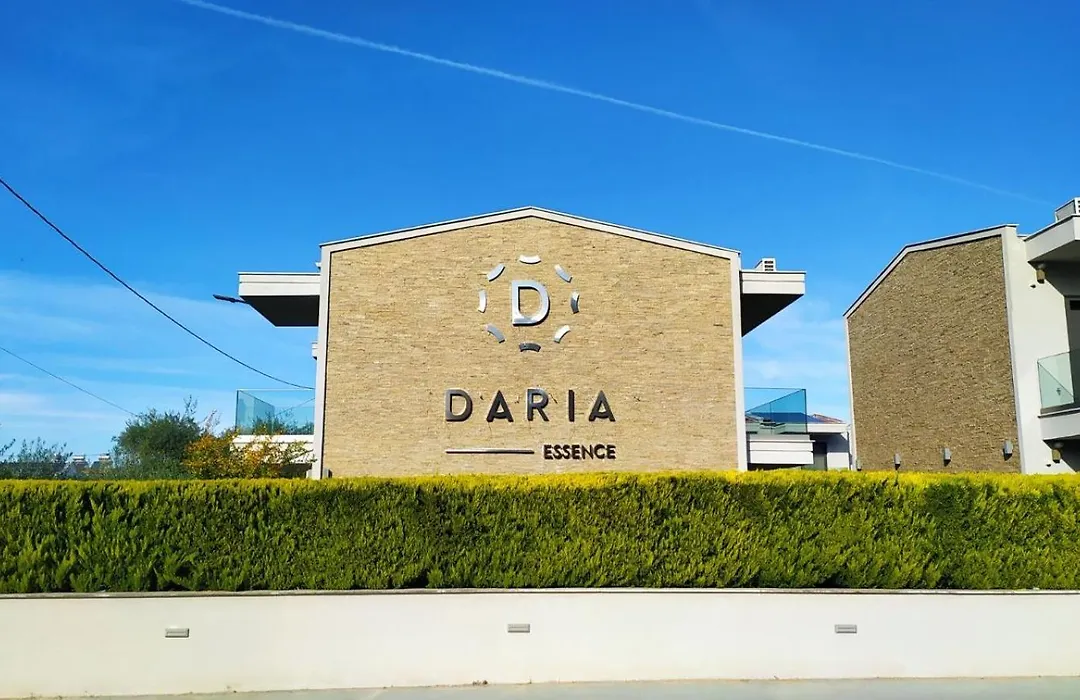 Daria Essence-1