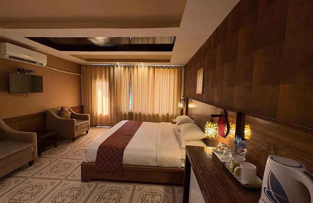 Eagle'S Nest Hotel-1