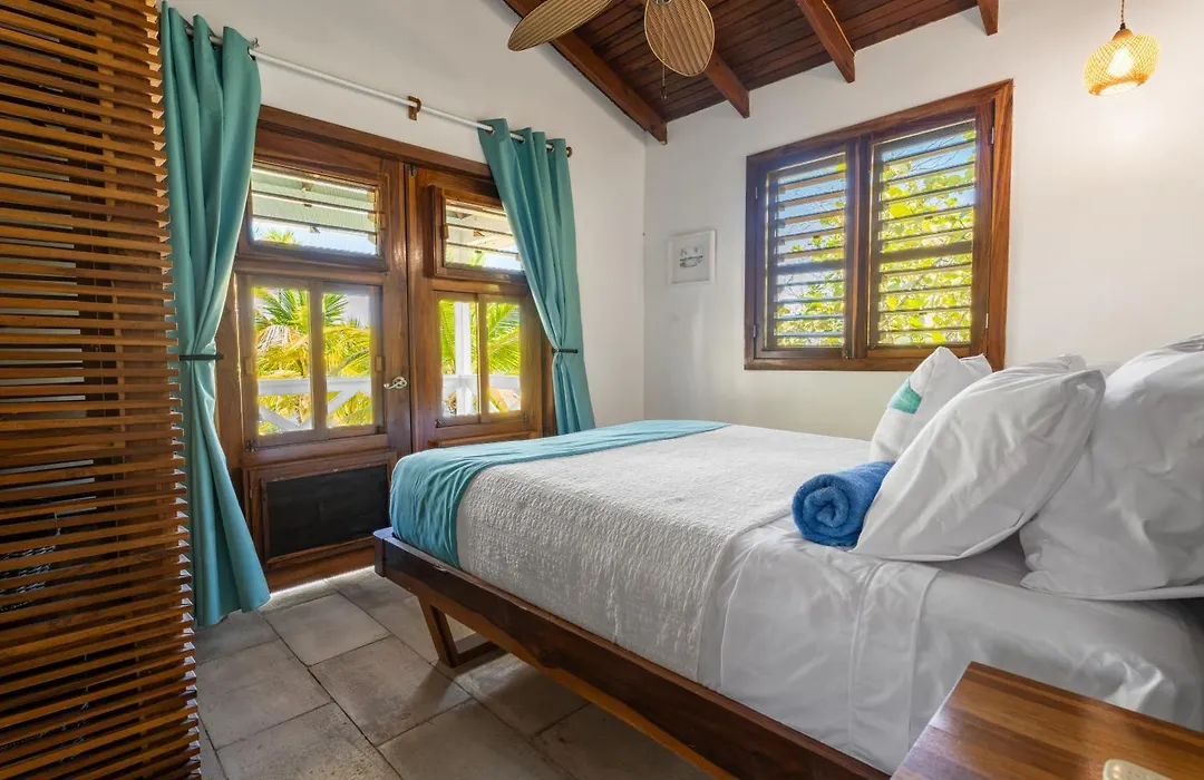Camp Bay Lodge-1