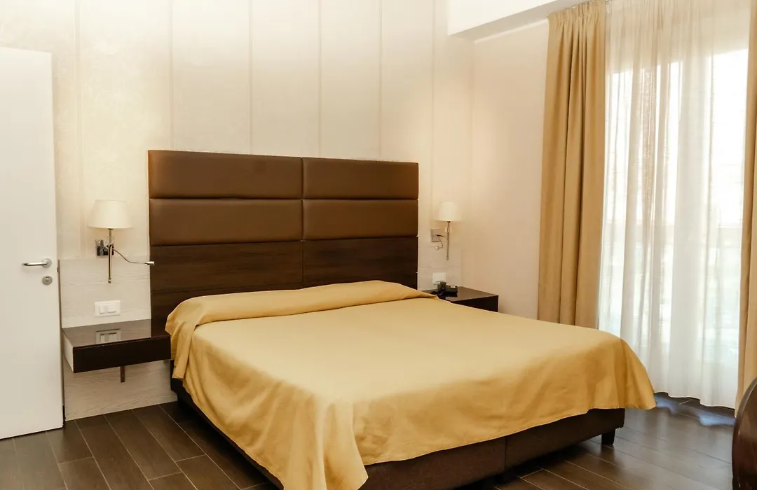 S Hotel-1