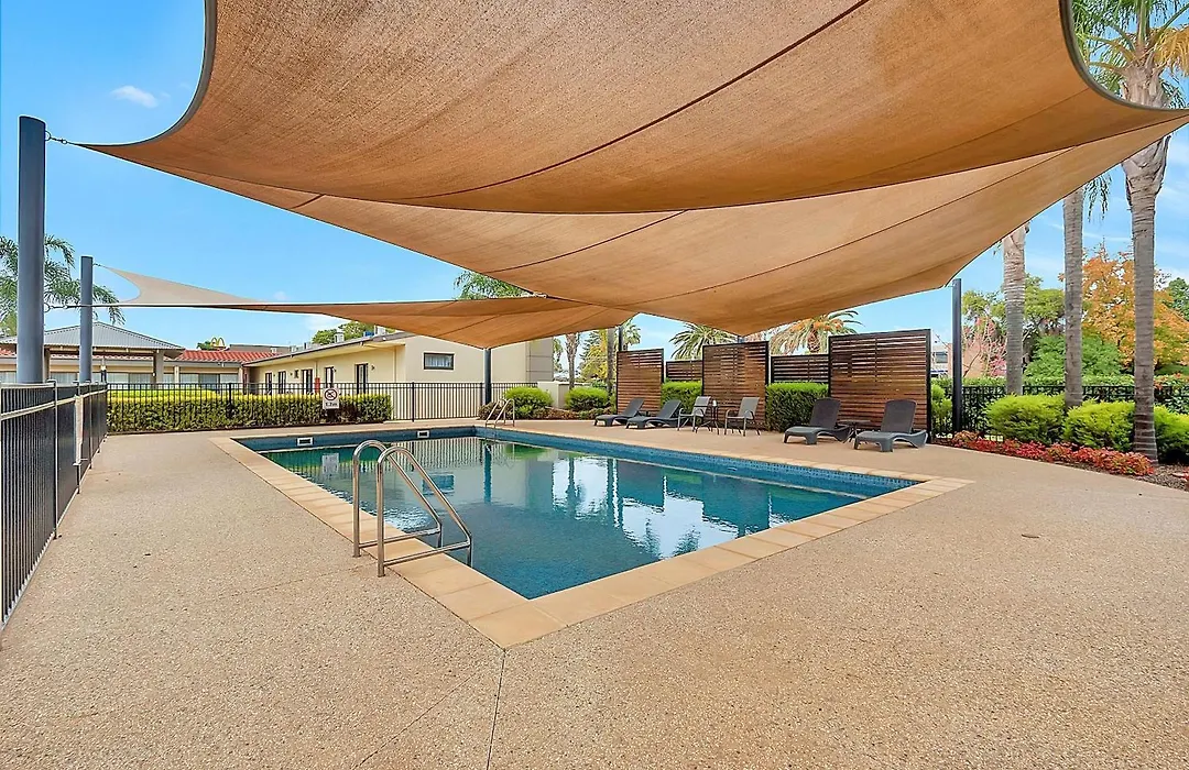 Comfort Inn Deakin Palms-1