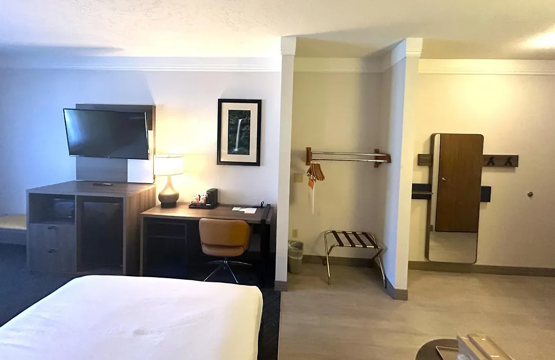 Comfort Suites Salem-1