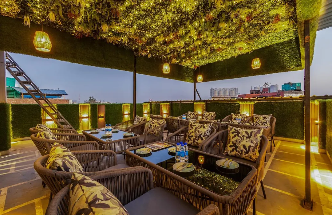 Hotel Uptown With Luxury Restaurant & Rooftop Near Connaught Place, New Delhi City Centre-1