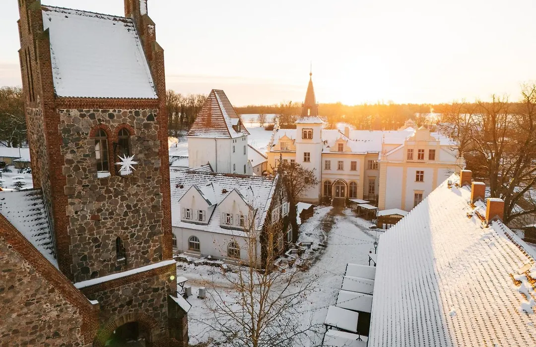 Schloss und Gut Liebenberg-1