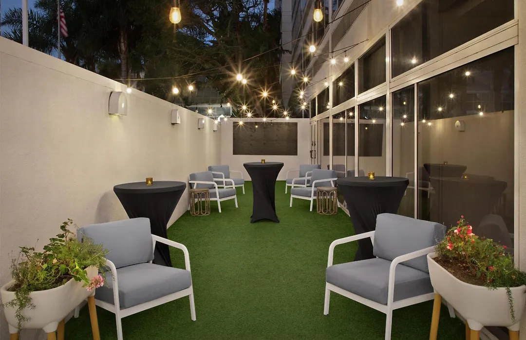 Doubletree By Hilton Lax - El Segundo-1