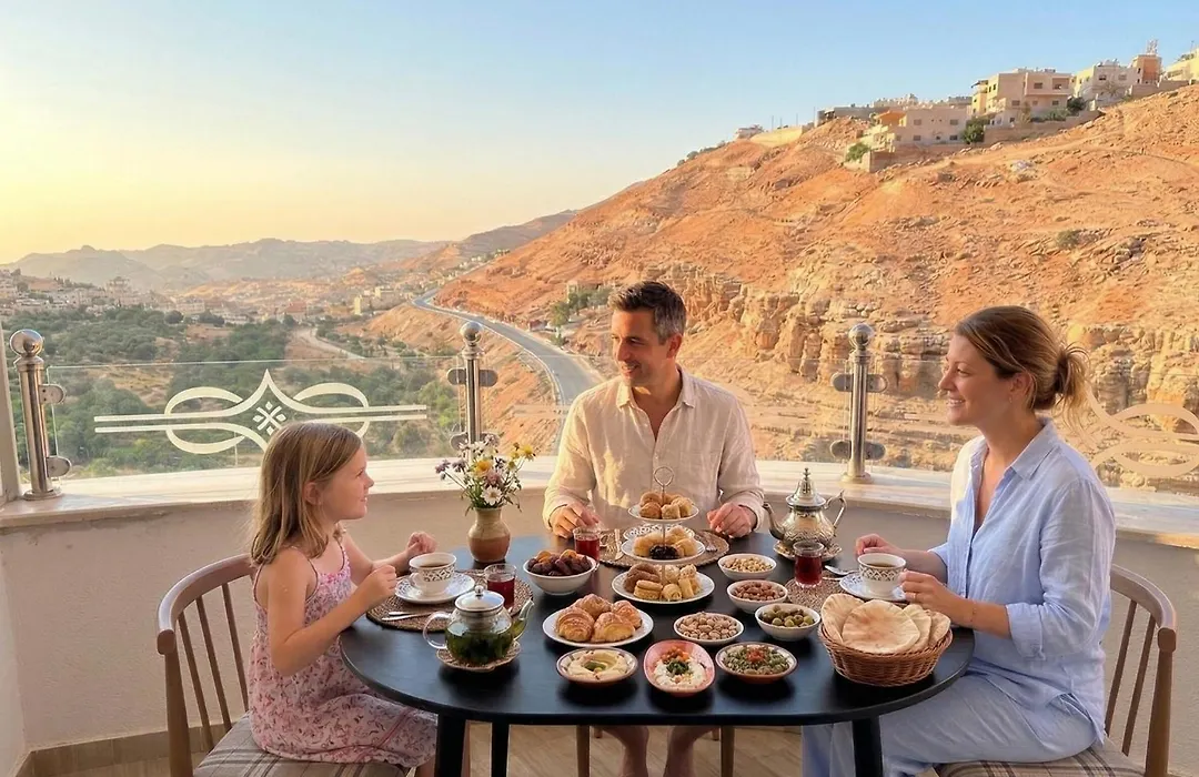 Petra Canyon Hotel-1