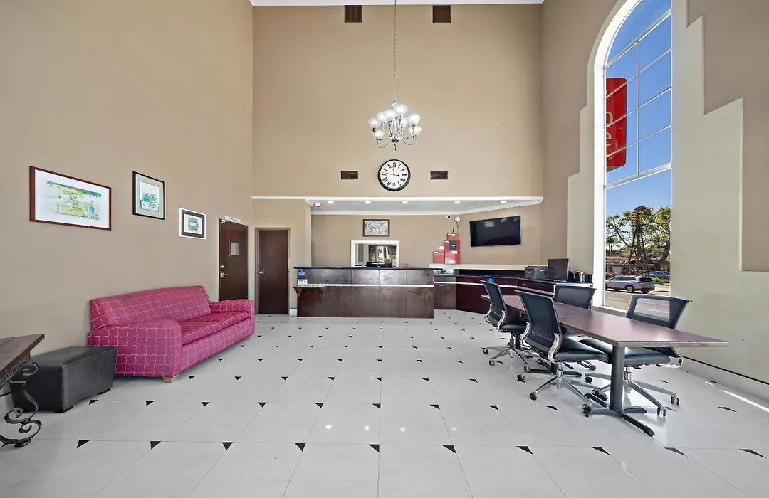 Econo Lodge Inn & Suites Fallbrook Downtown-1
