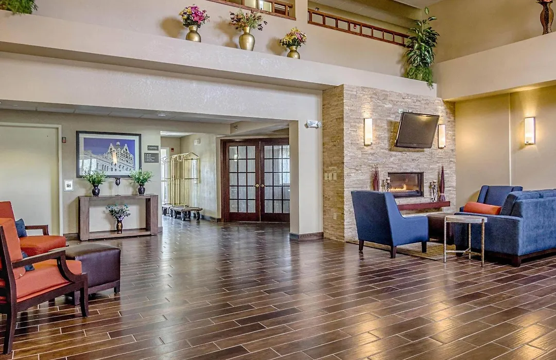 Comfort Inn & Suites Grafton-Cedarburg-1