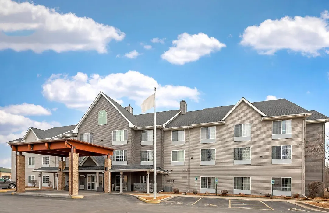 Country Inn & Suites By Radisson, West Bend, Wi-1