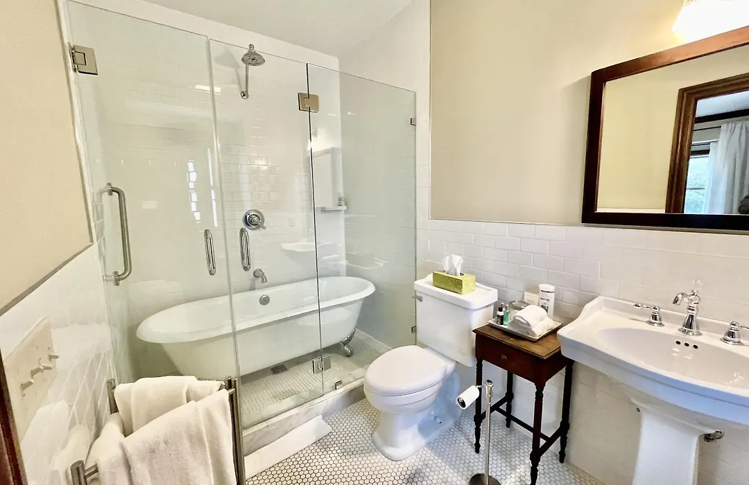 Dartmouth House Inn-1