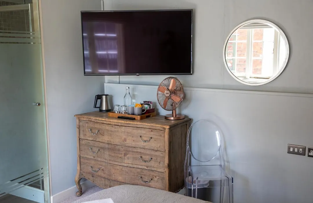 The Woolpack Hotel-1